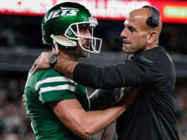 Aaron Rodgers, Robert Saleh laugh off denied hug as Jets roll