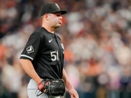 White Sox fall to Tigers for MLB-record 121st loss of season