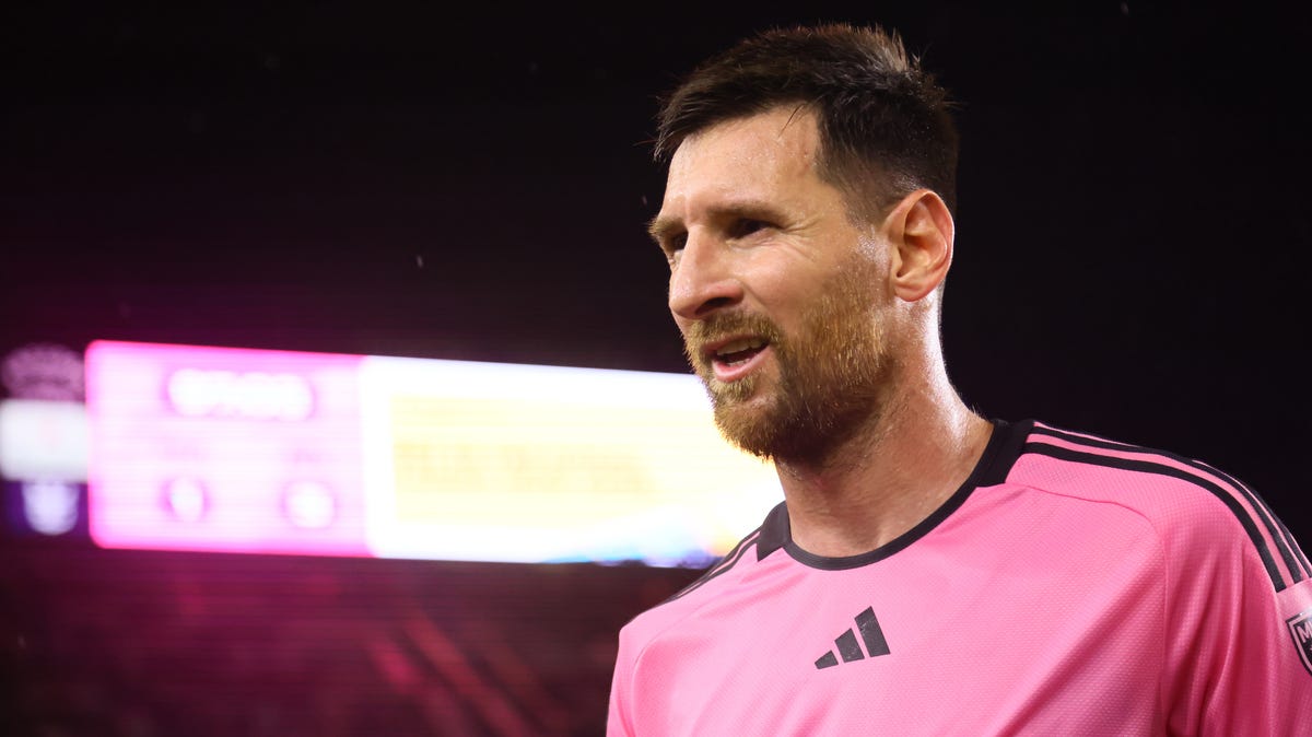 Is Messi playing tonight? Time, how to stream