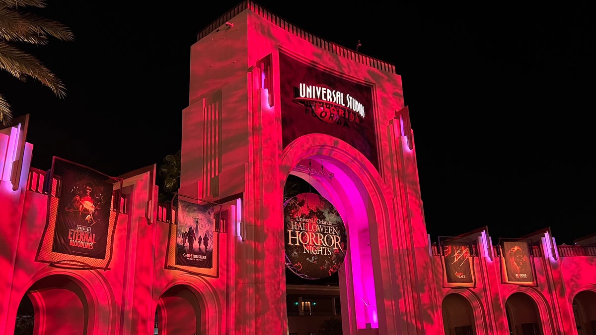 Universal Studios Halloween Horror Nights: Hollywood vs. Orlando