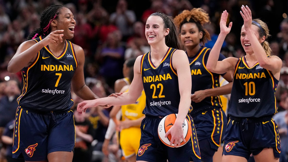 Fever tops Sparks for fifth win in a row