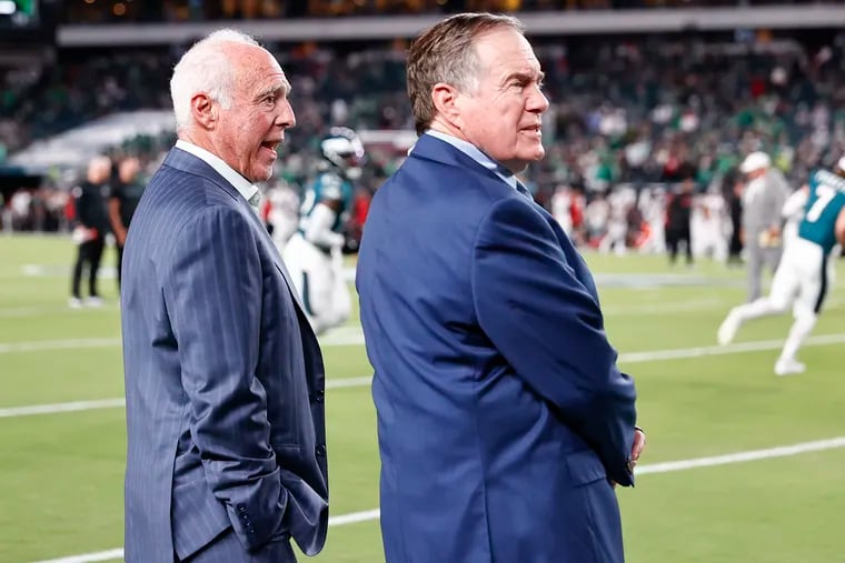 Former Patriots coach Bill Belichick (right), who's now an ESPN analyst, watches warmups with Eagles owner Jeffrey Lurie before Monday's game against the Falcons.