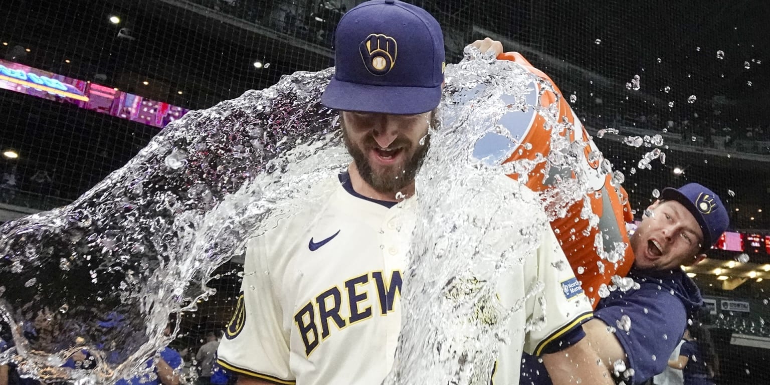 Brewers beat Phillies, reduce magic number to two for NL Central title