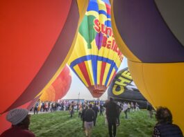 'Magical' flotilla of hot air balloons take flight at international fiesta amid warm temperatures